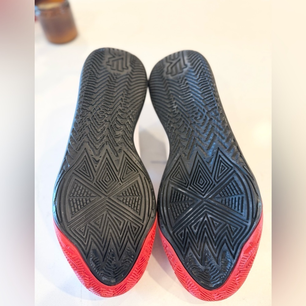 Nike Kyrie Flytrap 6 cobblestone university red black basketball sneakers 18 - Picture 5 of 7